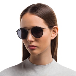 Ray-Ban Pilot Classic Sunglasses in Black – Model Photo 6