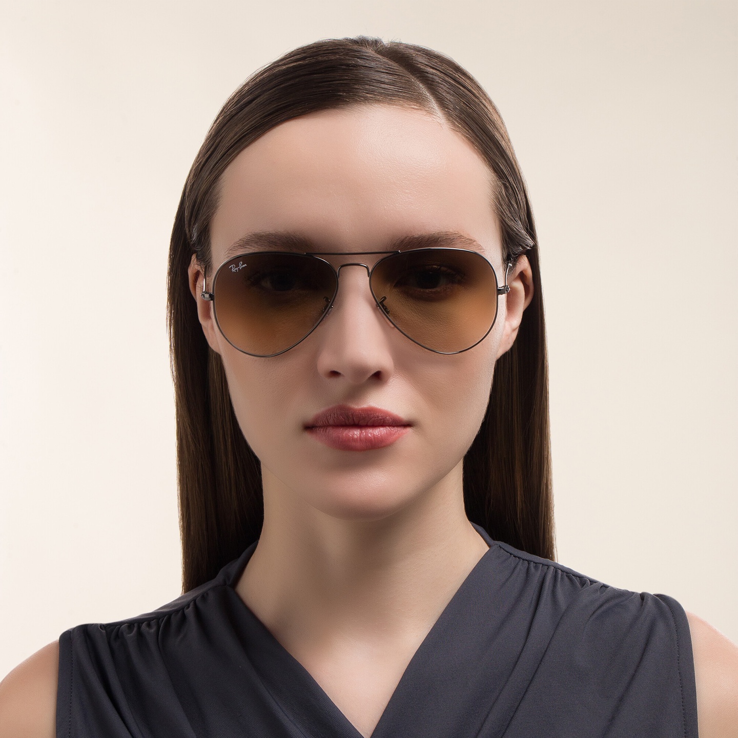 Ray-Ban Unisex Pilot Sunglasses in Gunmetal – Model Photo 1