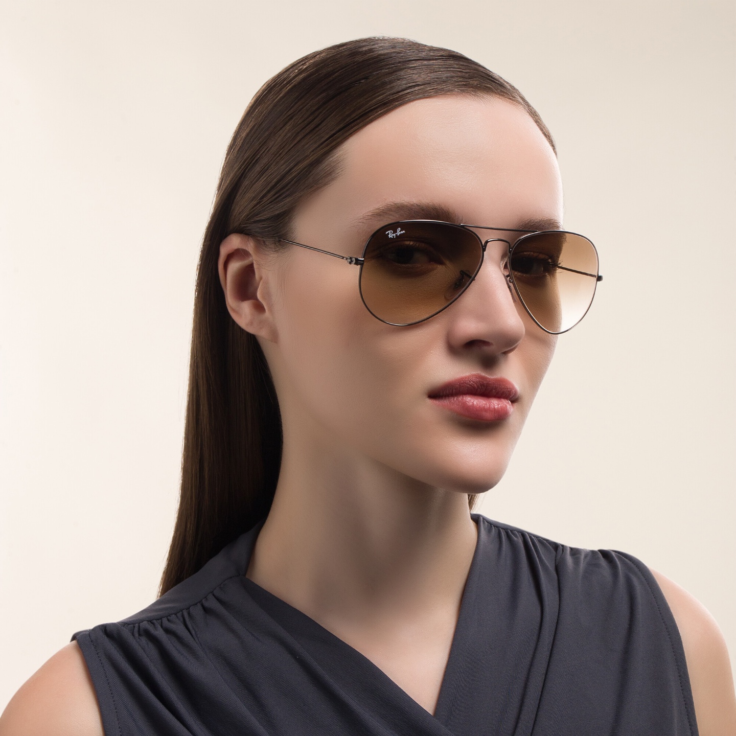 Ray-Ban Unisex Pilot Sunglasses in Gunmetal – Model Photo 5