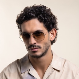 Ray-Ban Unisex Pilot Sunglasses in Gunmetal – Model Photo 8