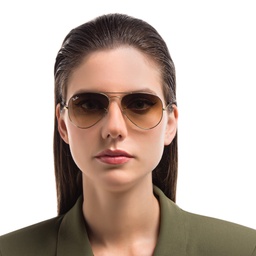 Ray-Ban Pilot Gradient Sunglasses in Gold – Model Photo 2