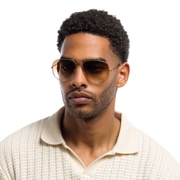 Ray-Ban Pilot Gradient Sunglasses in Gold – Model Photo 6