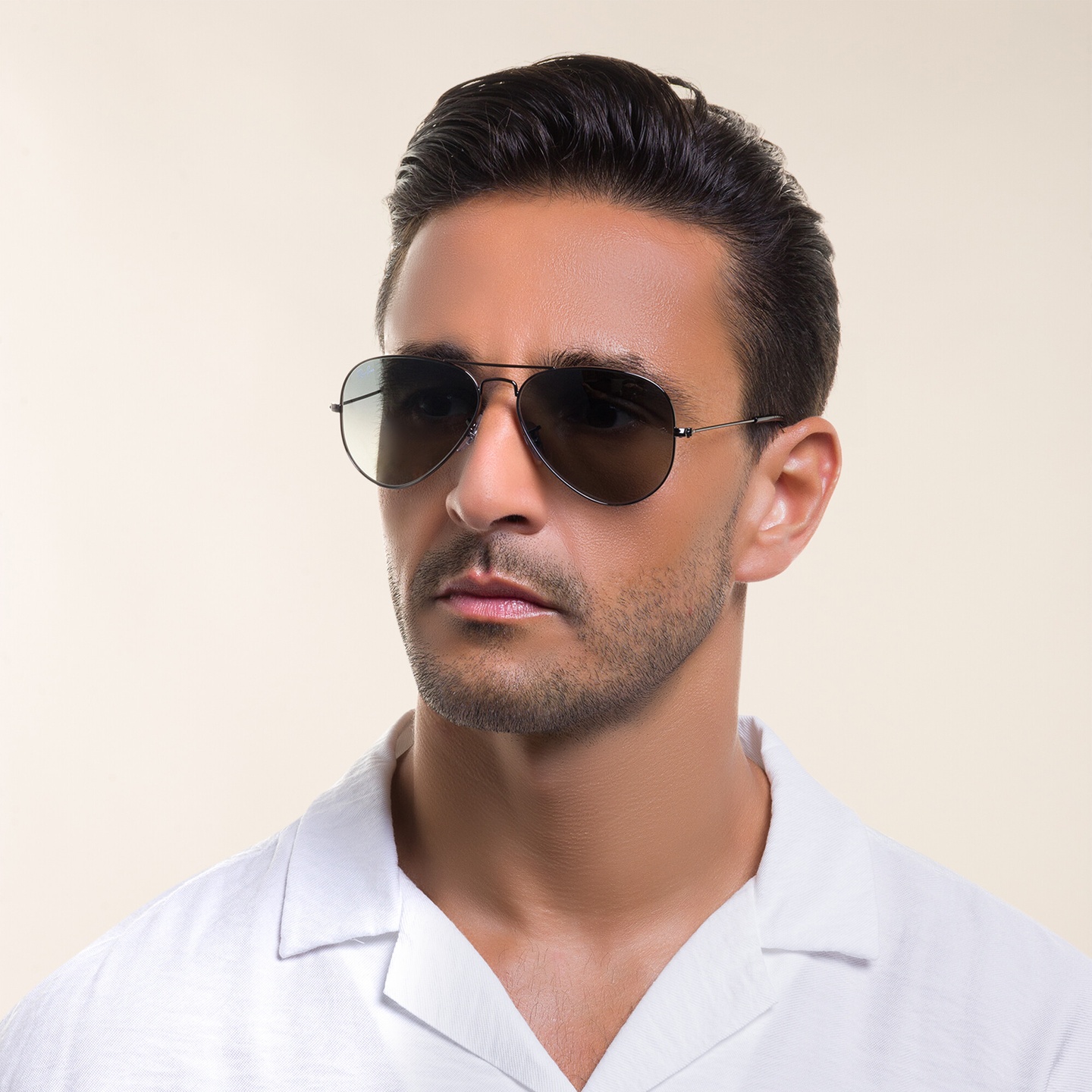 Ray-Ban Unisex Pilot Sunglasses in Gunmetal – Model Photo 6