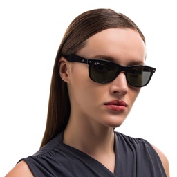 Ray-Ban Unisex Square Sunglasses in Polished Black – Model Photo 2
