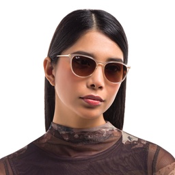 Ray-Ban Junior Kids Erika Panthos Sunglasses in Transparent light brown – Model Photo 2