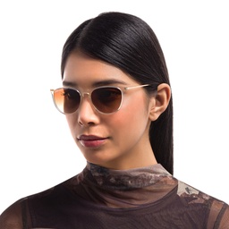 Ray-Ban Junior Kids Erika Panthos Sunglasses in Transparent light brown – Model Photo 6