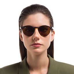 Ray-Ban Unisex Round Sunglasses in Light Havana – Model Photo 2