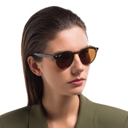 Ray-Ban Unisex Round Sunglasses in Light Havana – Model Photo 5