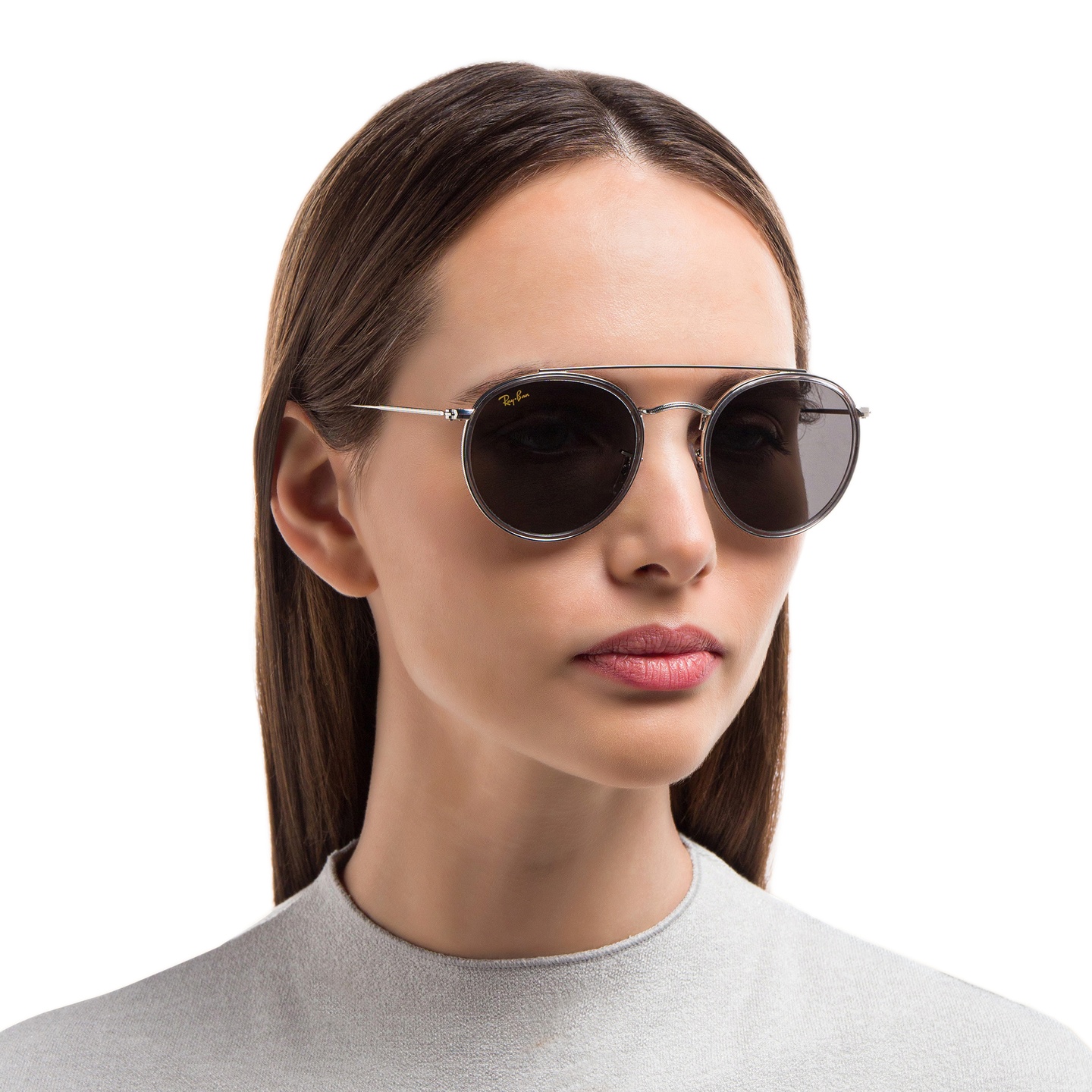 Ray-Ban Unisex Round Sunglasses in Silver – Model Photo 4