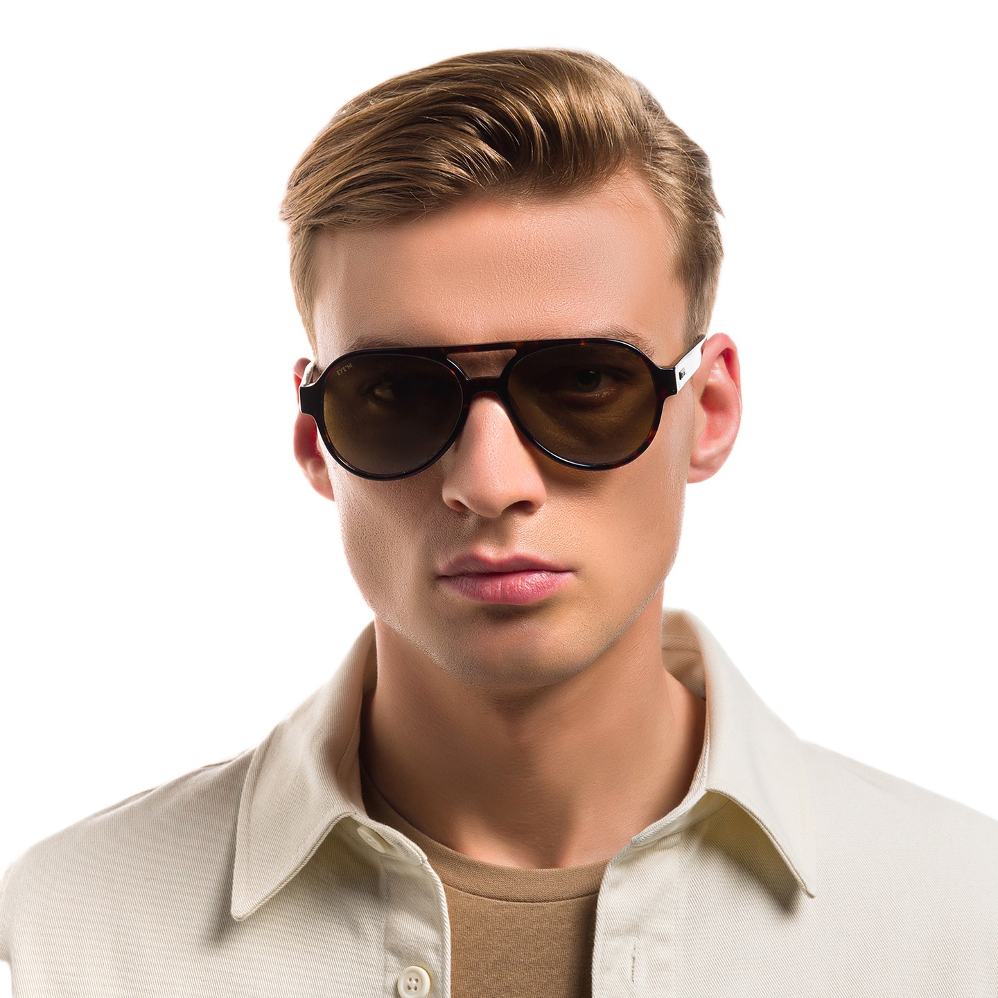 EYE'M Aviator Sunglasses in Havana – Model Photo 1