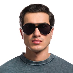 EYE'M Logo Signature Aviator Sunglasses in Black – Model Photo 2