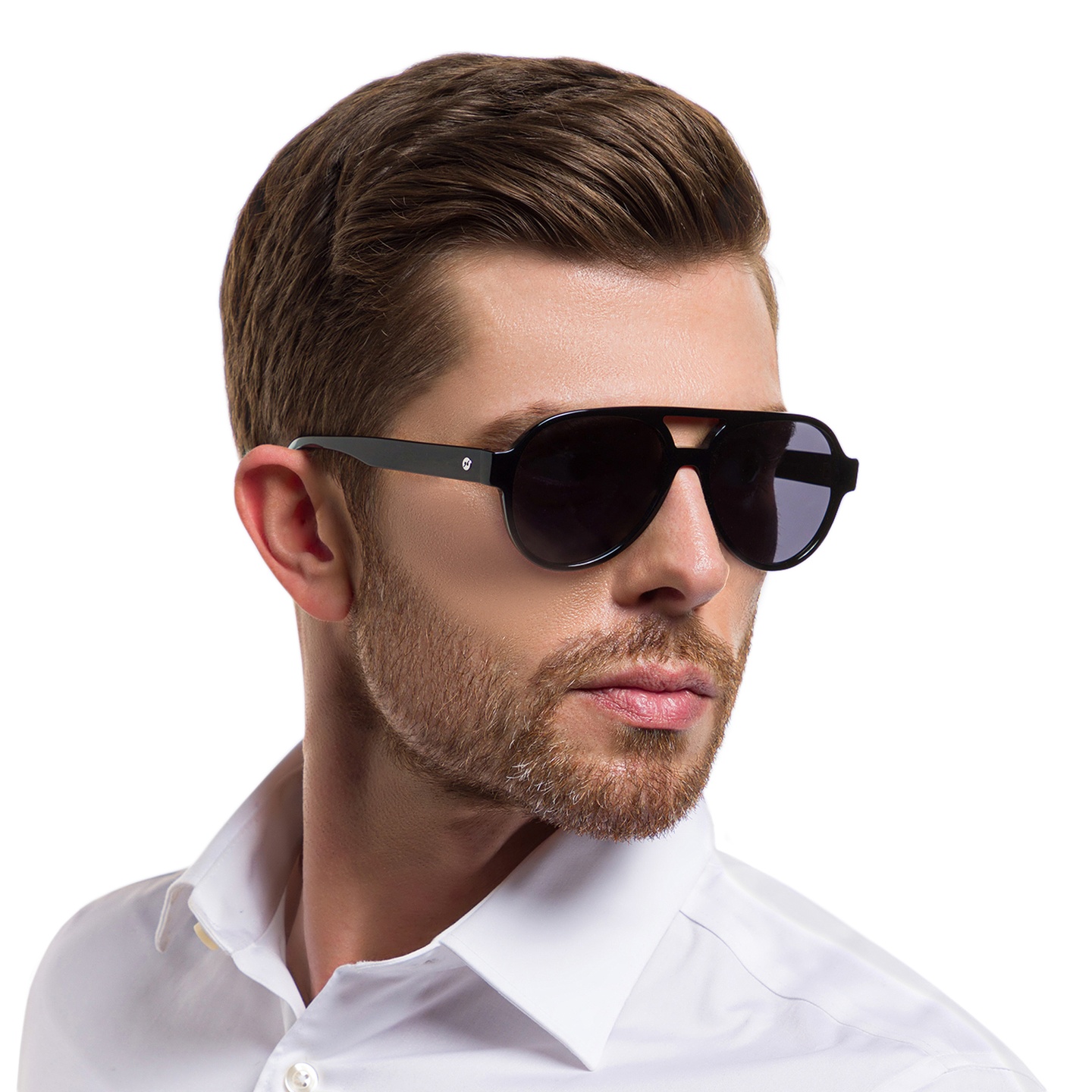 EYE'M Aviator Sunglasses in Black – Model Photo 1