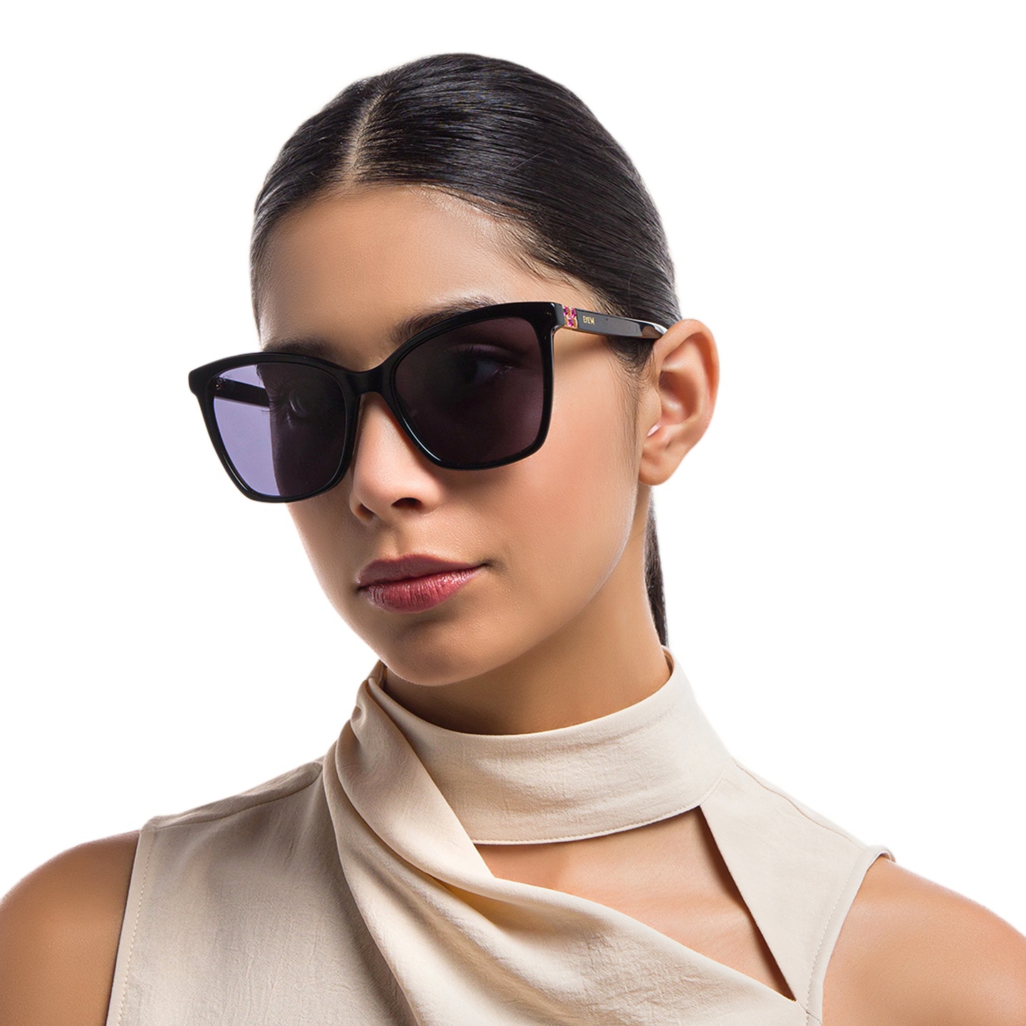 EYE'M Cat Eye Sunglasses in Black – Model Photo 4