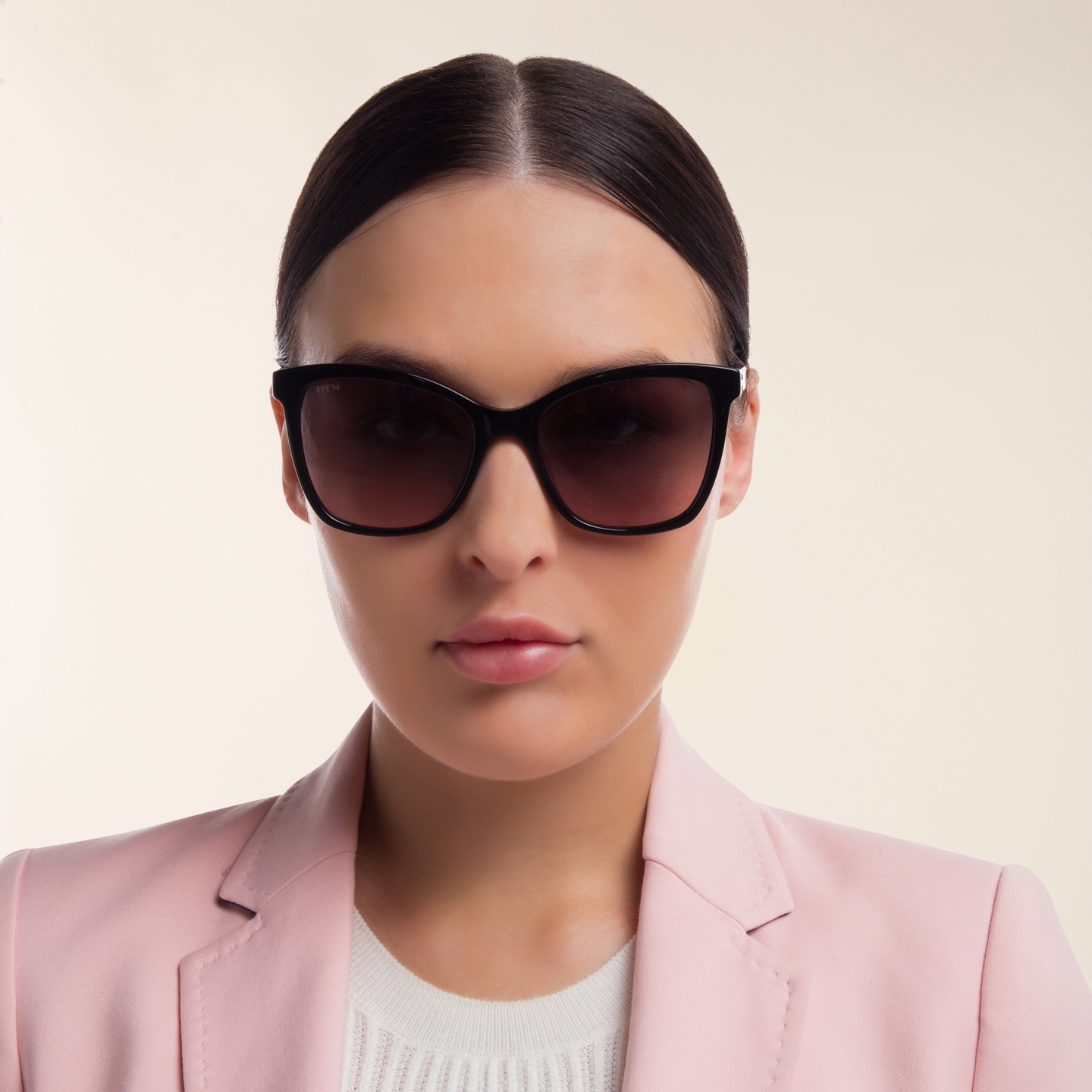 EYE'M Cat Eye Sunglasses in Black – Model Photo 1