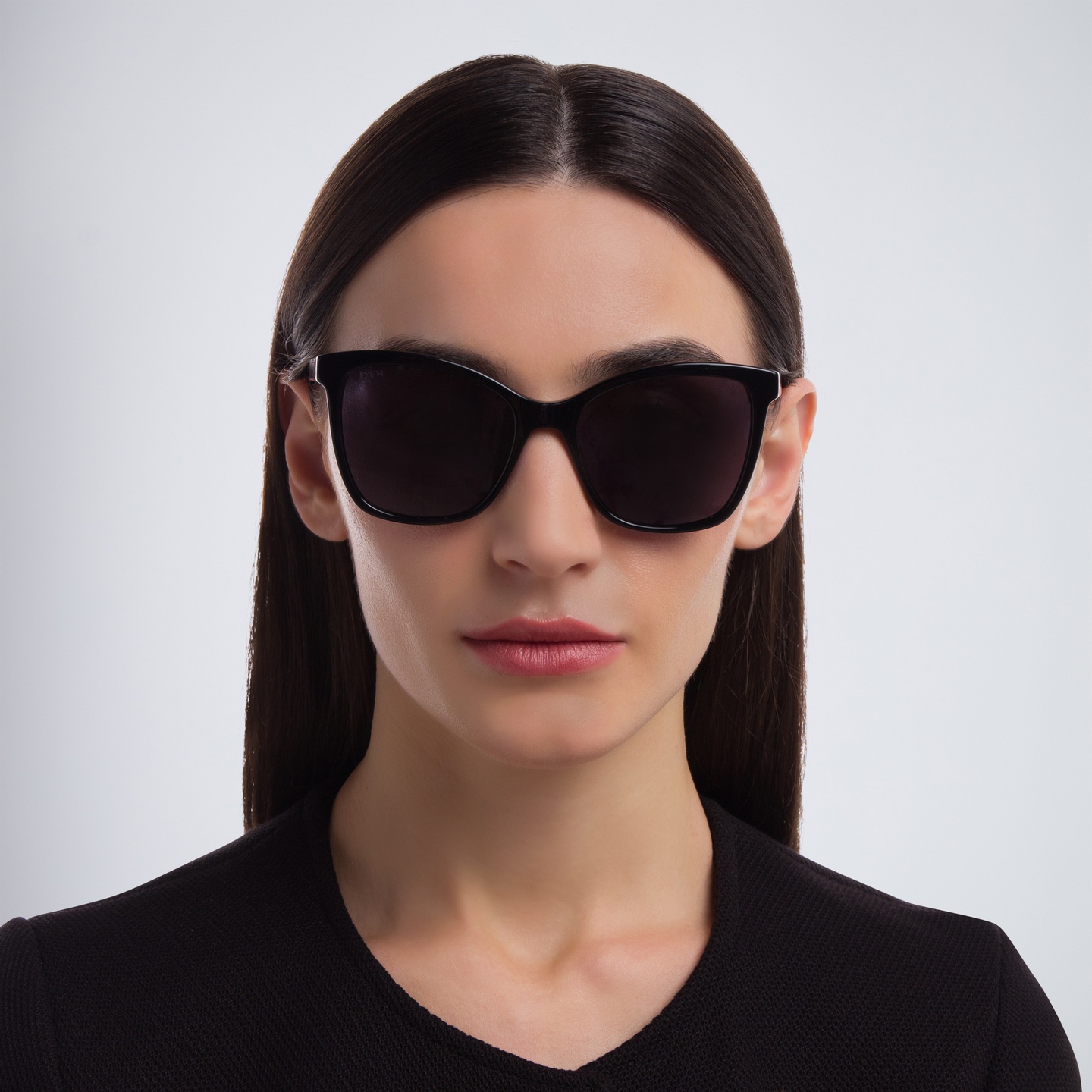EYE'M Cat Eye Sunglasses in Black – Model Photo 1