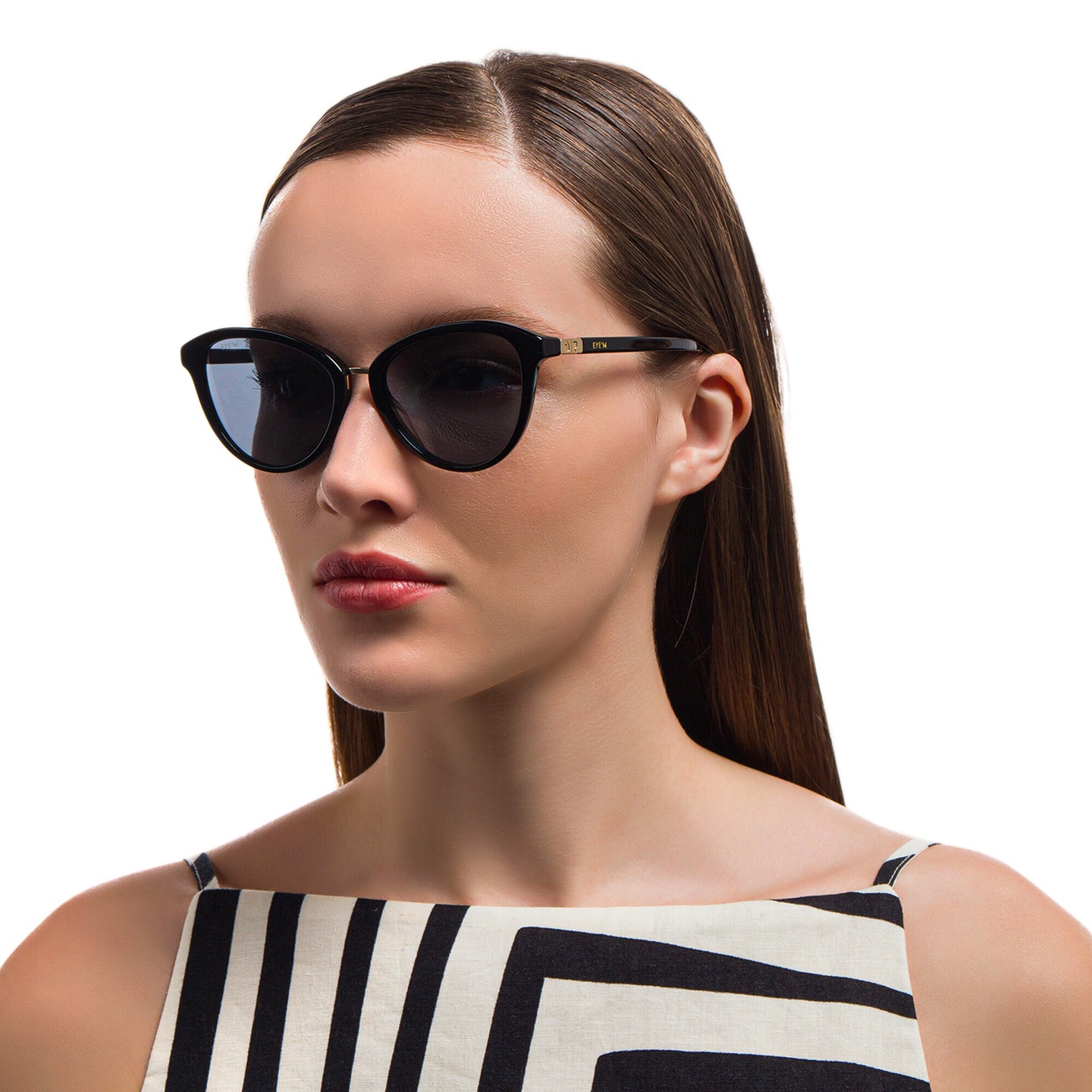 EYE'M Cat Eye Sunglasses in Black – Model Photo 4