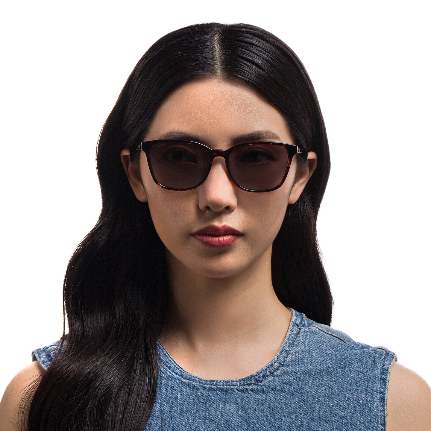 EYE'M Square Sunglasses in Havana – Model Photo 1
