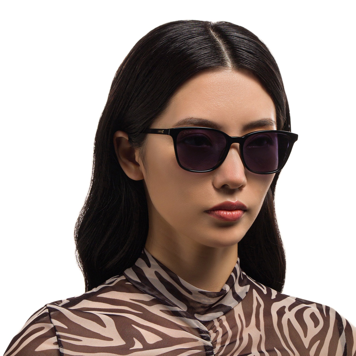 EYE'M Square Sunglasses in Black – Model Photo 1