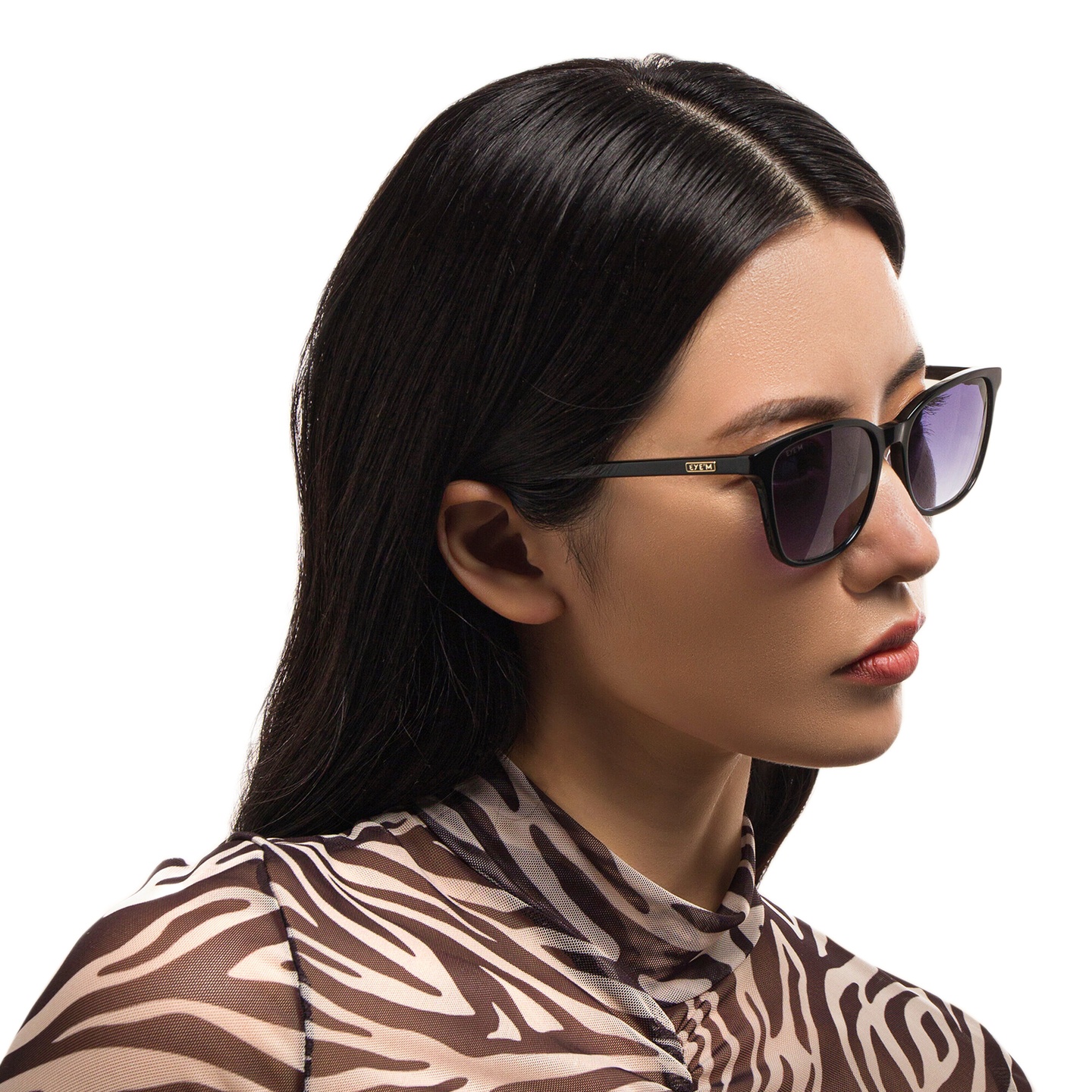 EYE'M Square Sunglasses in Black – Model Photo 4