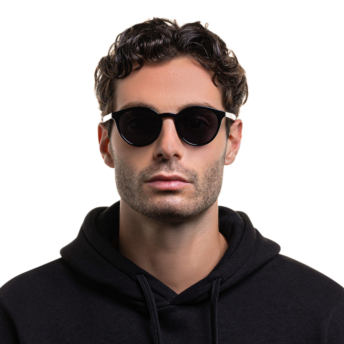 Shop EYE'M Round Sunglasses in Black online.