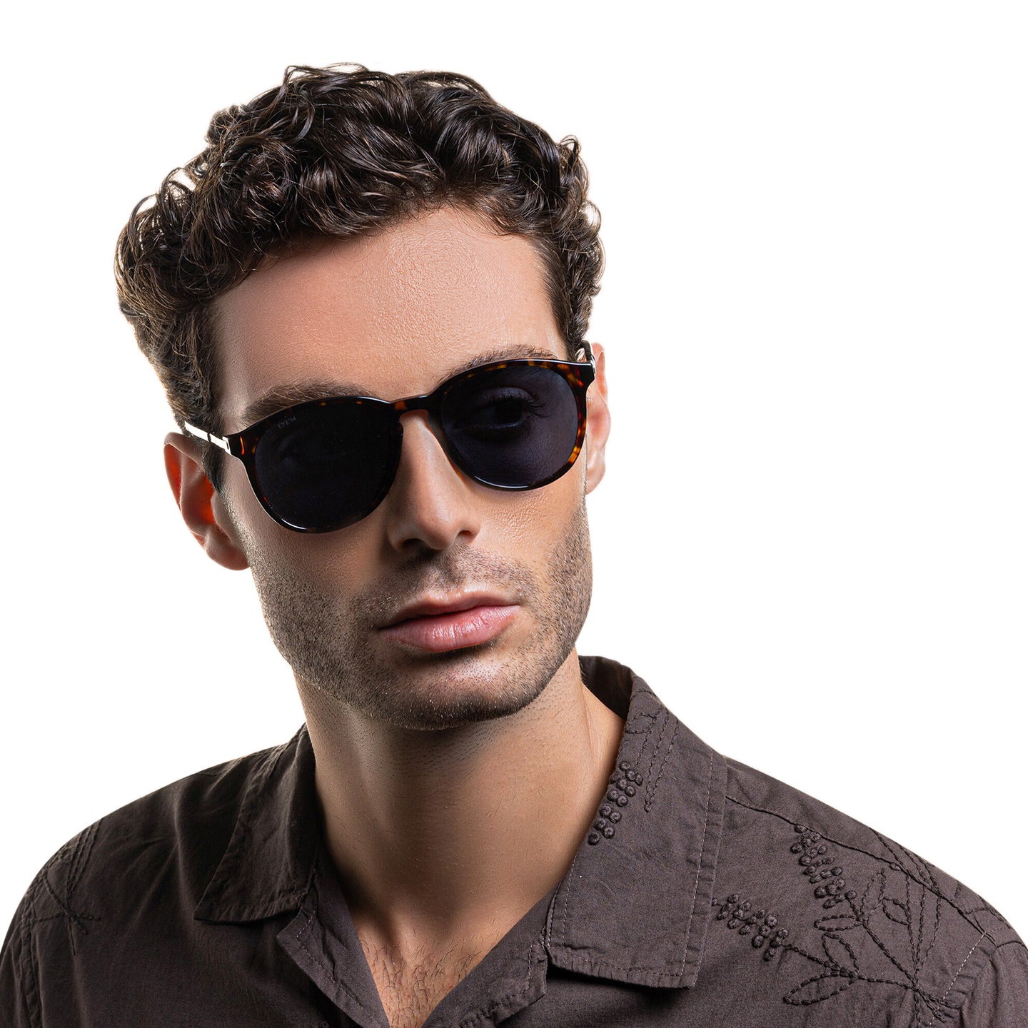 EYE'M Aviator Sunglasses in Havana – Model Photo 4