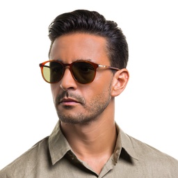 EYE'M Aviator Sunglasses in Havana – Model Photo 5