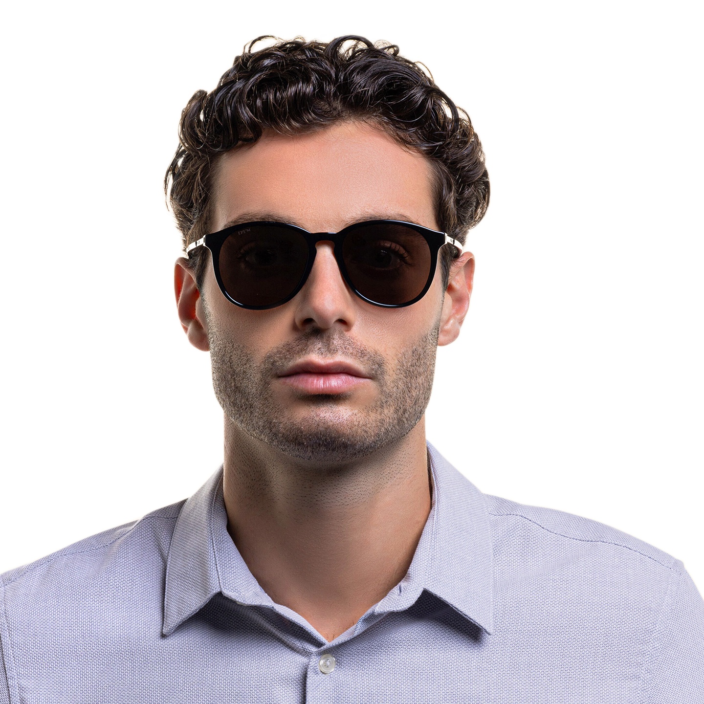 EYE'M Aviator Sunglasses in Black – Model Photo 1