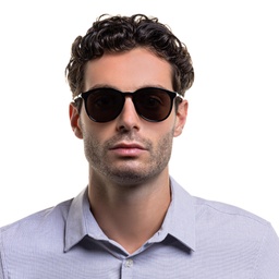 EYE'M Aviator Sunglasses in Black – Model Photo 2