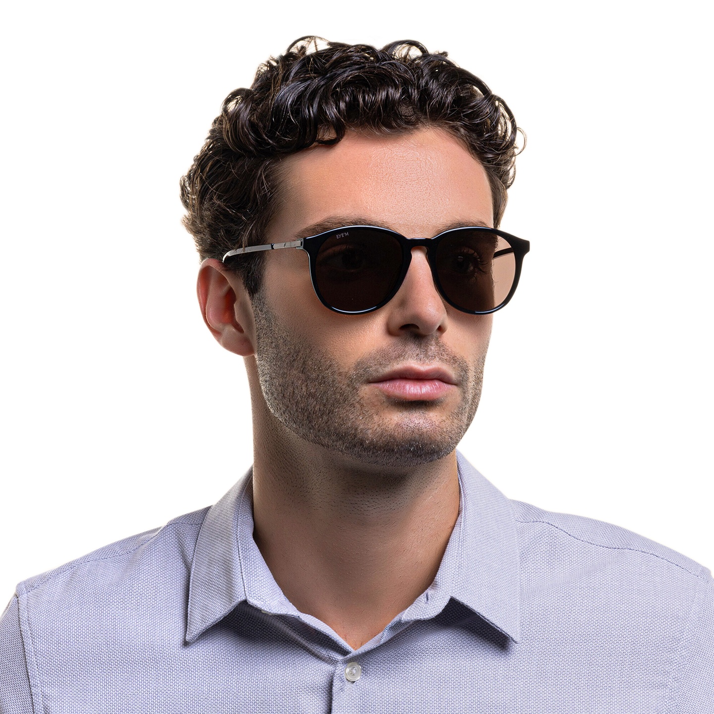 EYE'M Aviator Sunglasses in Black – Model Photo 4