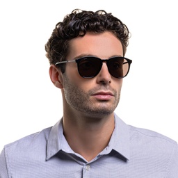 EYE'M Aviator Sunglasses in Black – Model Photo 5