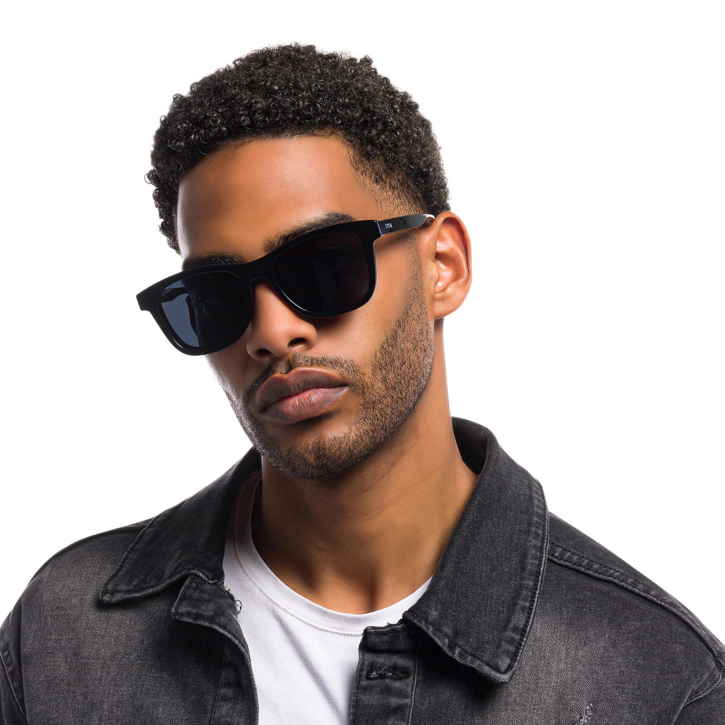 Shop EYE'M Square Eyeglasses in Black online.