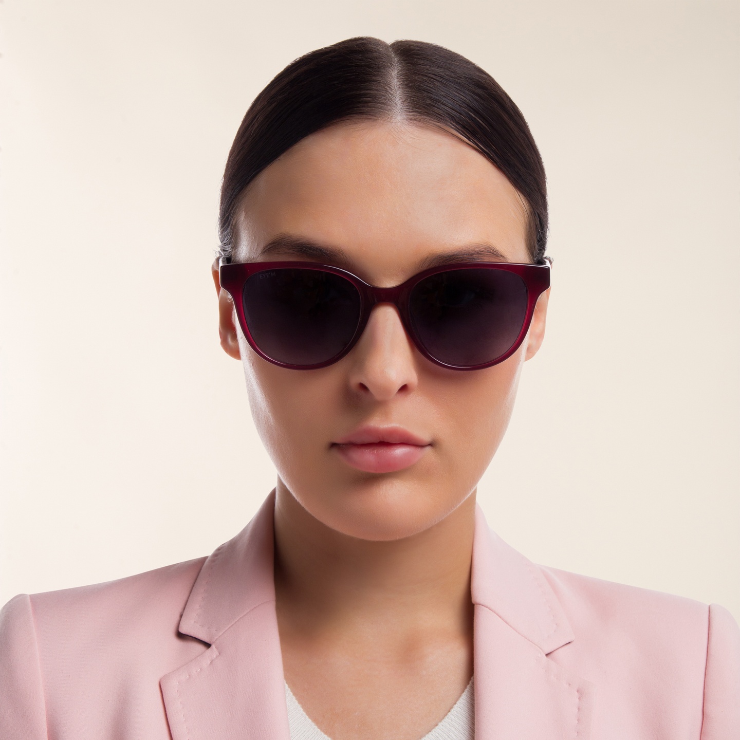 EYE'M Square Sunglasses in Red – Model Photo 1