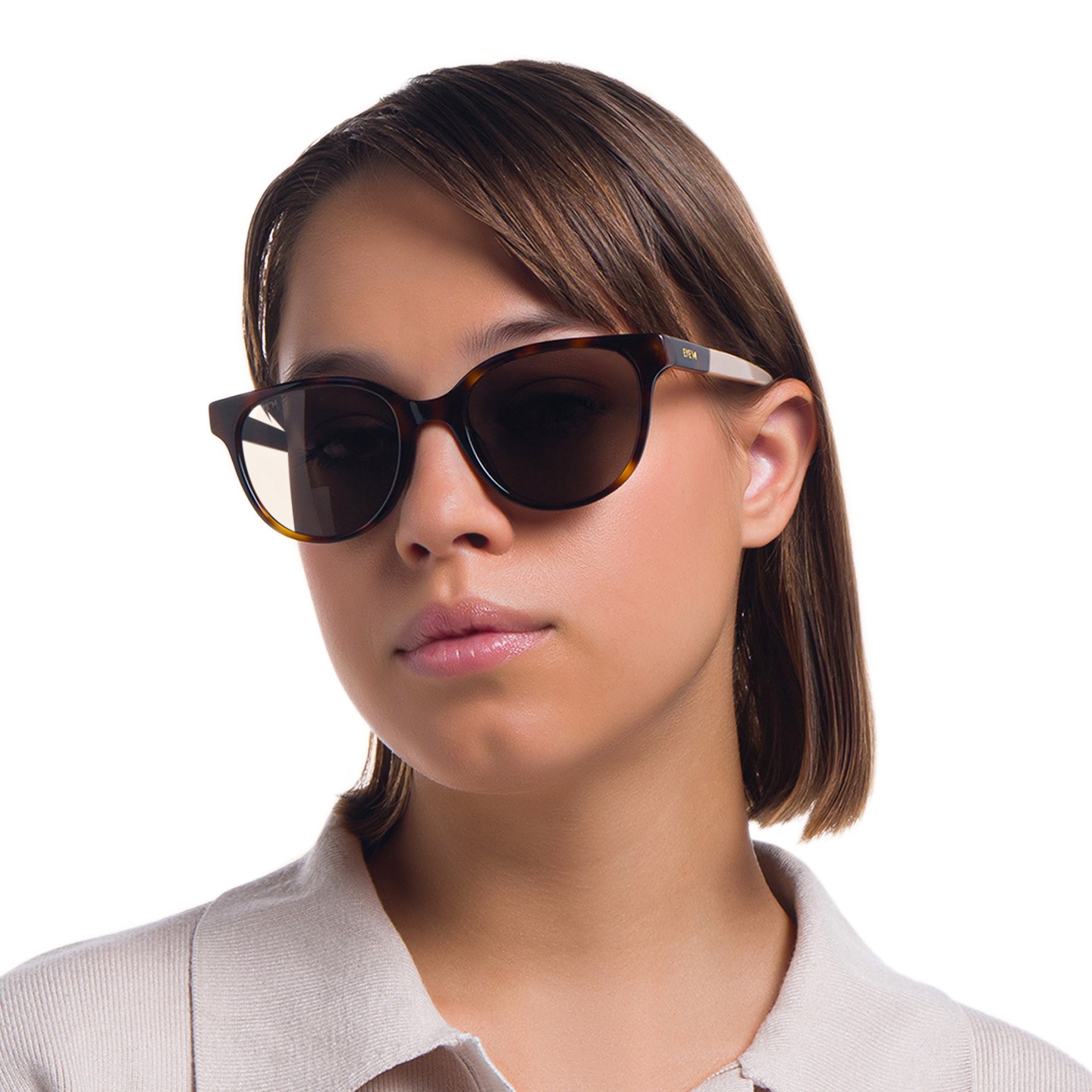 EYE'M Square Sunglasses in Havana – Model Photo 1