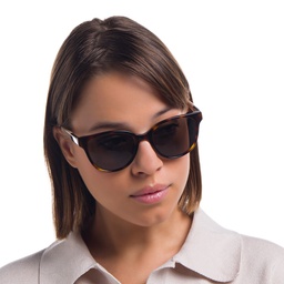 EYE'M Square Sunglasses in Havana – Model Photo 5