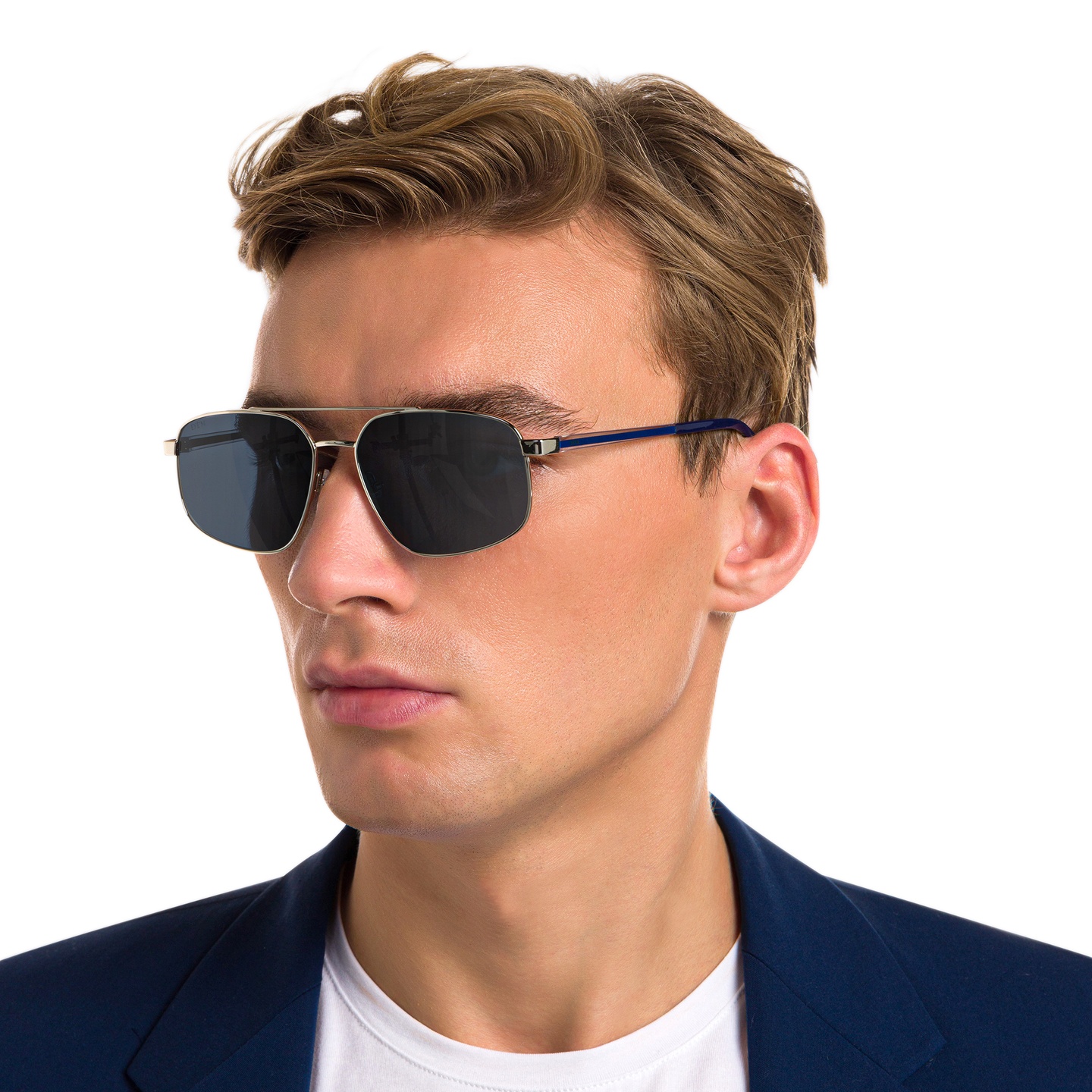 EYE'M Aviator Sunglasses in Silver – Model Photo 5