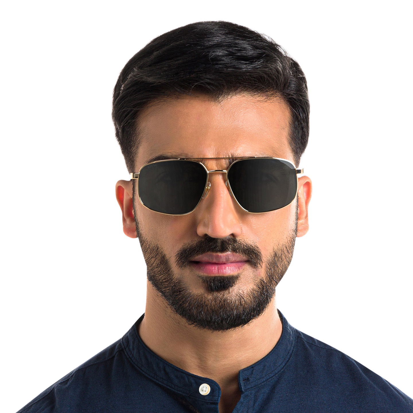 EYE'M Aviator Sunglasses in Gold – Model Photo 4