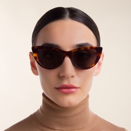 EYE'M Cat Eye Sunglasses in Havana – Model Photo 2