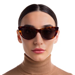 EYE'M Cat Eye Sunglasses in Havana – Model Photo 5