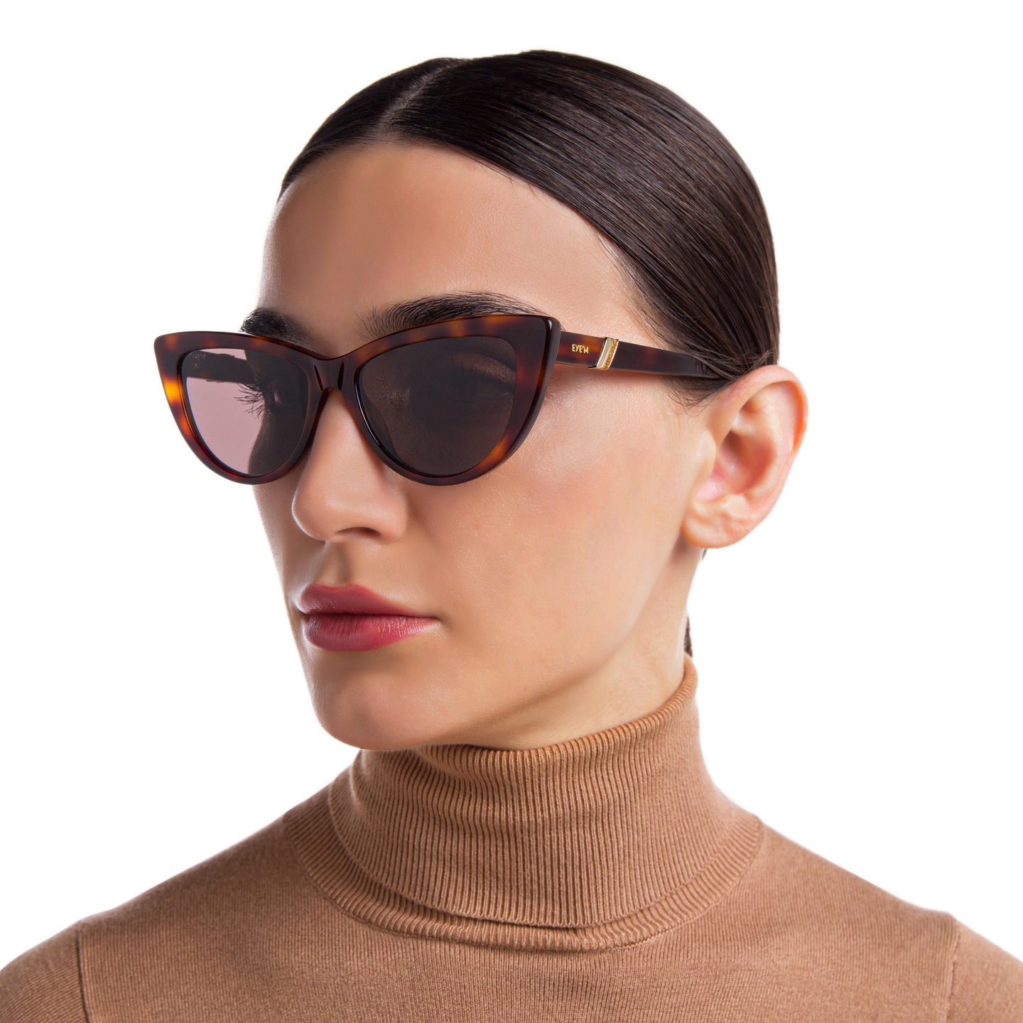 EYE'M Cat Eye Sunglasses in Havana – Model Photo 5