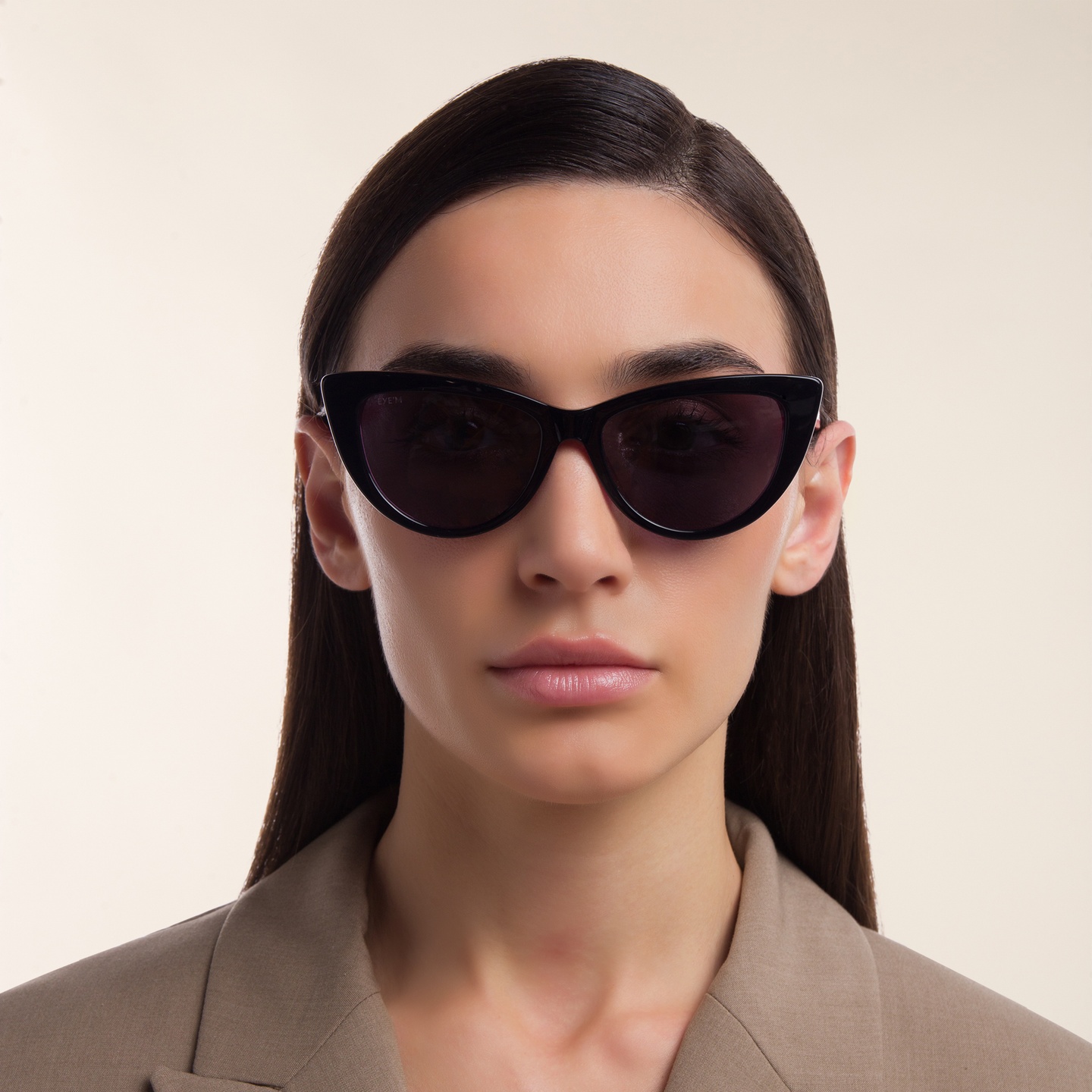 EYE'M Cat Eye Sunglasses in Black – Model Photo 1