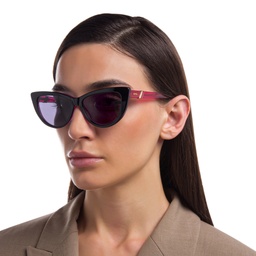 EYE'M Cat Eye Sunglasses in Black – Model Photo 6