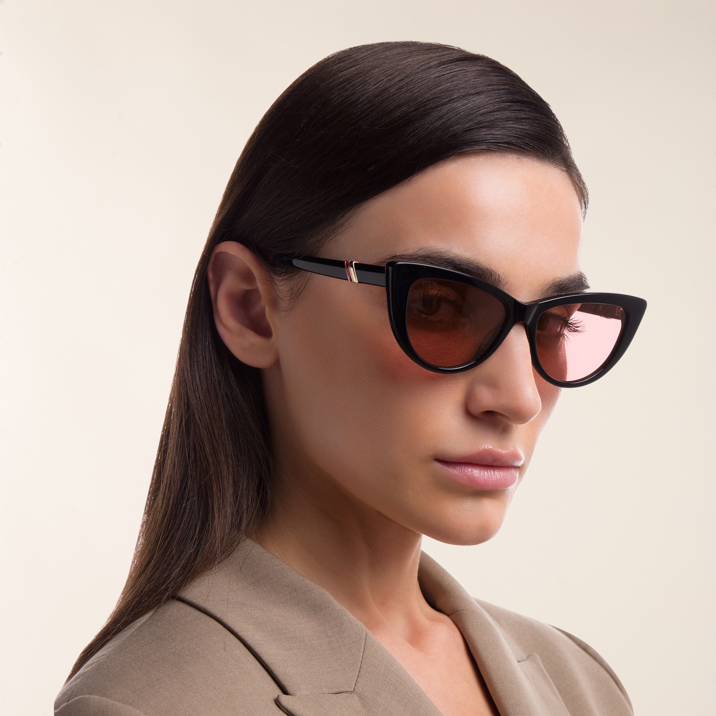 EYE'M Cat Eye Sunglasses in Black – Model Photo 4