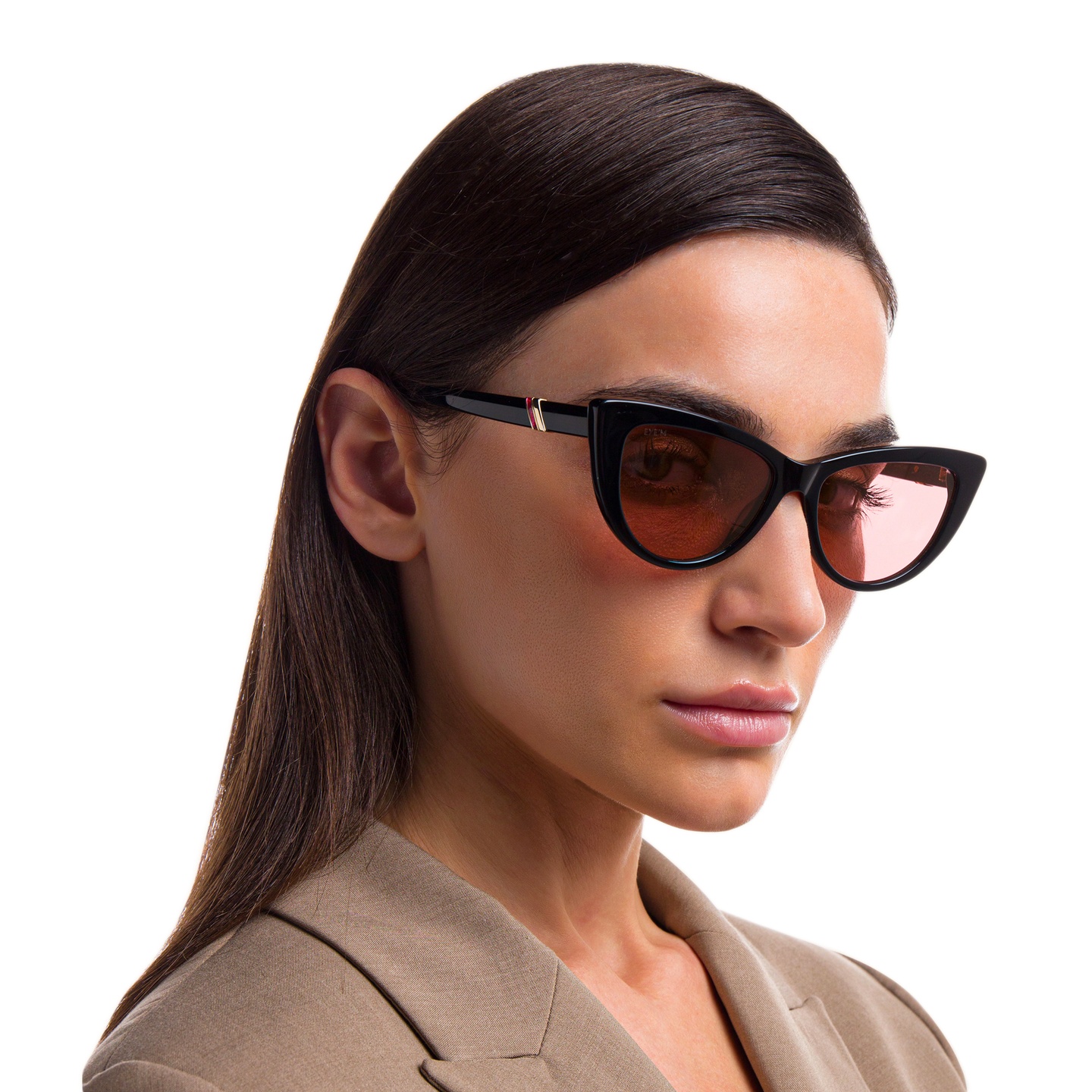 EYE'M Cat Eye Sunglasses in Black – Model Photo 5