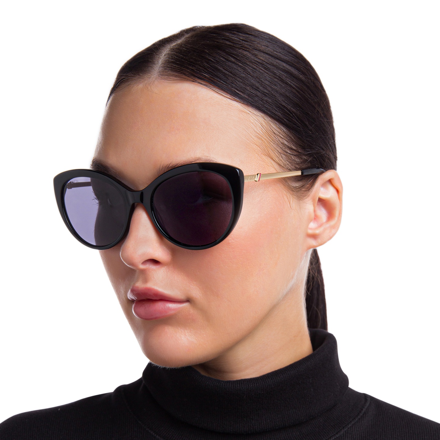 EYE'M Cat Eye Sunglasses in Black – Model Photo 5