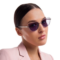 EYE'M Cat Eye Sunglasses in Gold – Model Photo 7