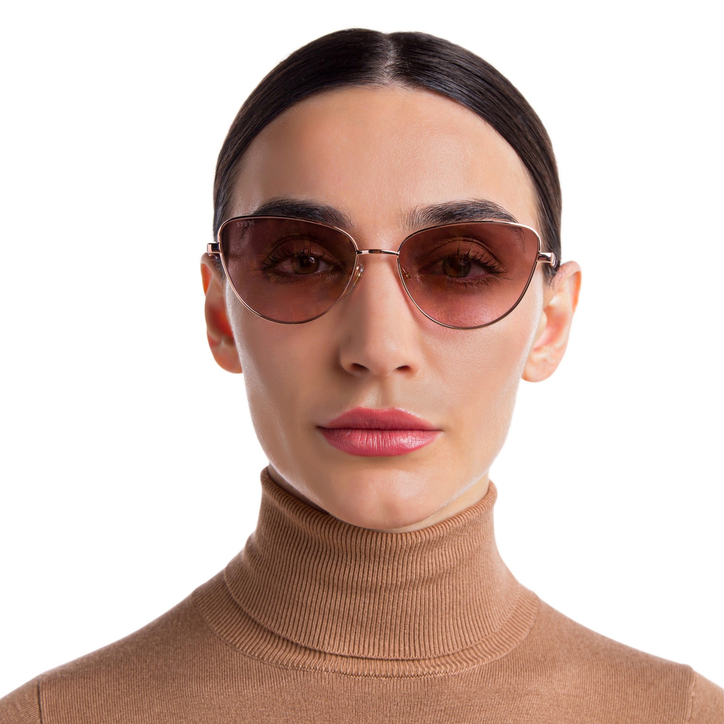 EYE'M Cat Eye Sunglasses in Gold – Model Photo 4