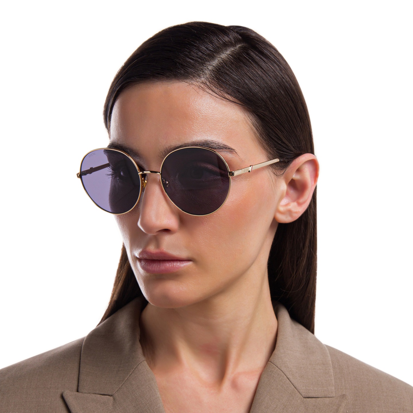 EYE'M Round Sunglasses in Gold – Model Photo 4