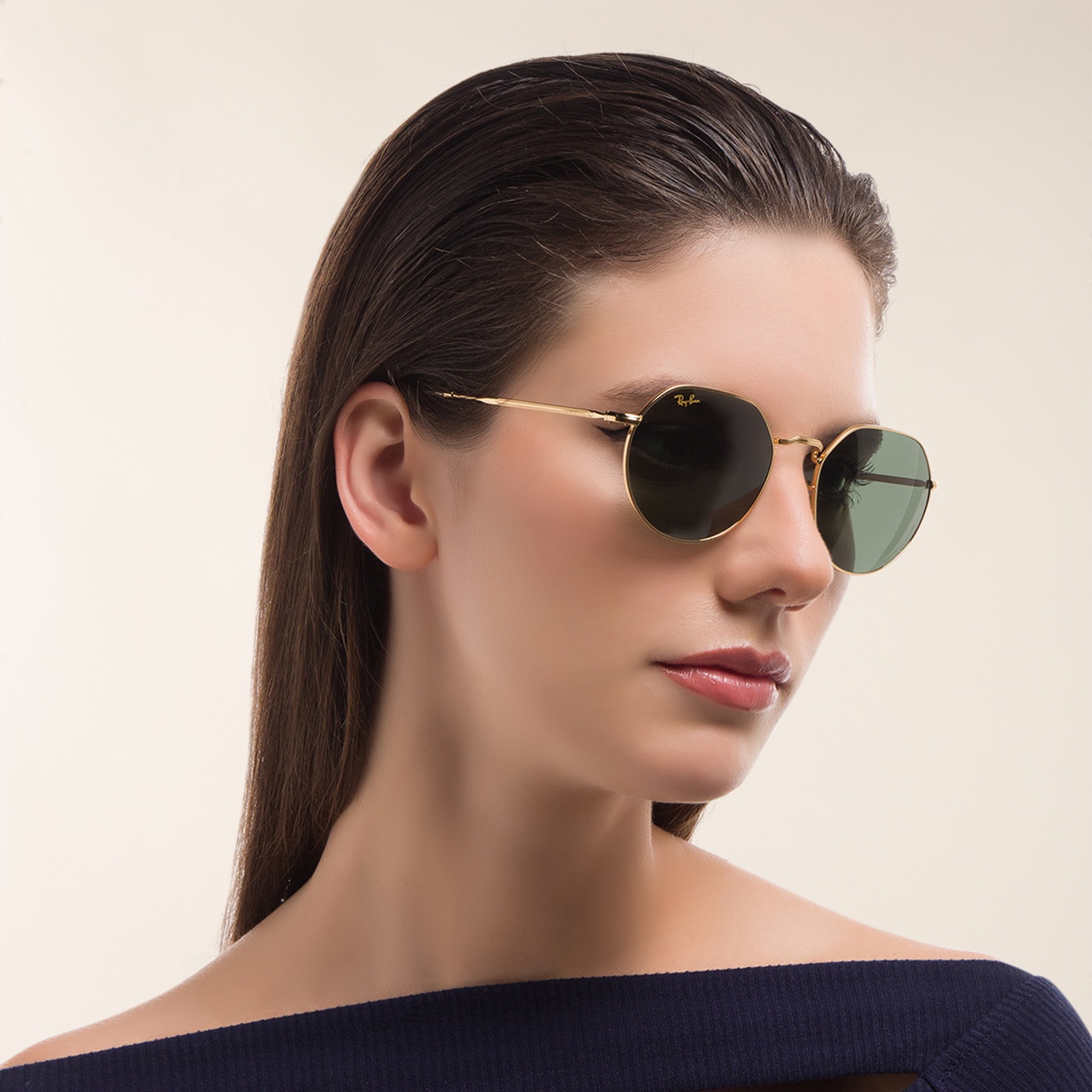 Ray-Ban Jack Unisex Irregular Sunglasses in Gold – Model Photo 4