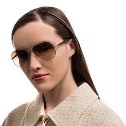 Ray-Ban Unisex Pilot Sunglasses in Gold – Model Photo 6