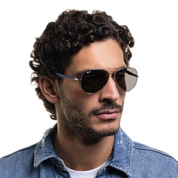 Ray-Ban Unisex Aviator Sunglasses in Silver – Model Photo 7